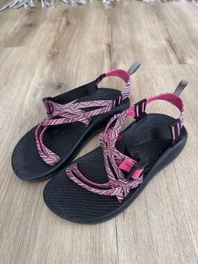 Chacos sandals pink and purple women’s 7